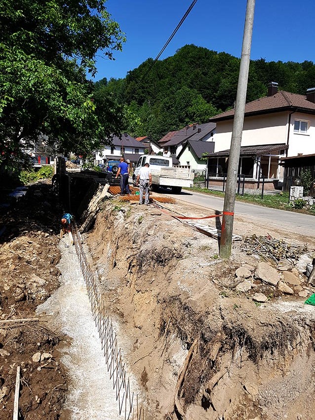 U Kreševu su u toku radovi na uređenju korita rječice Kreševčice.