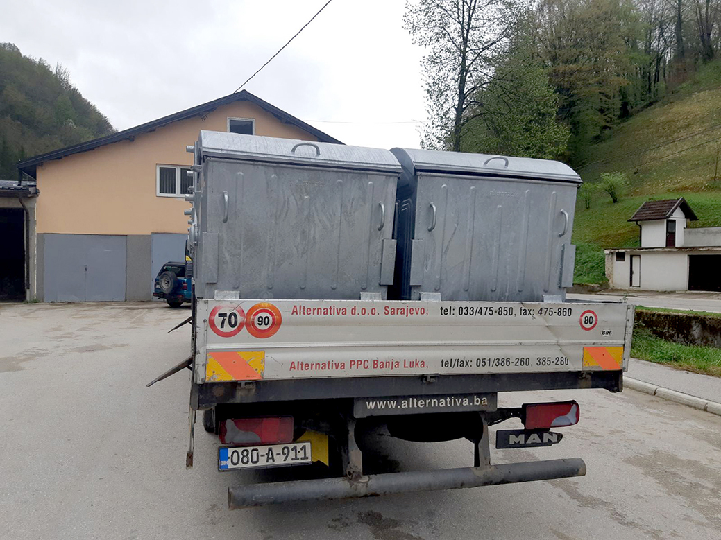 Nabavljeni novi kontejneri za odlaganje otpada, odabran izvođač radova na izgradnji podložnih ploča i nadstrešnica za zelene otoke