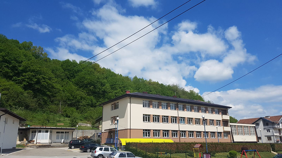 Završeni radovi na sanaciji krovne konstrukcije zgrade srednje škole 