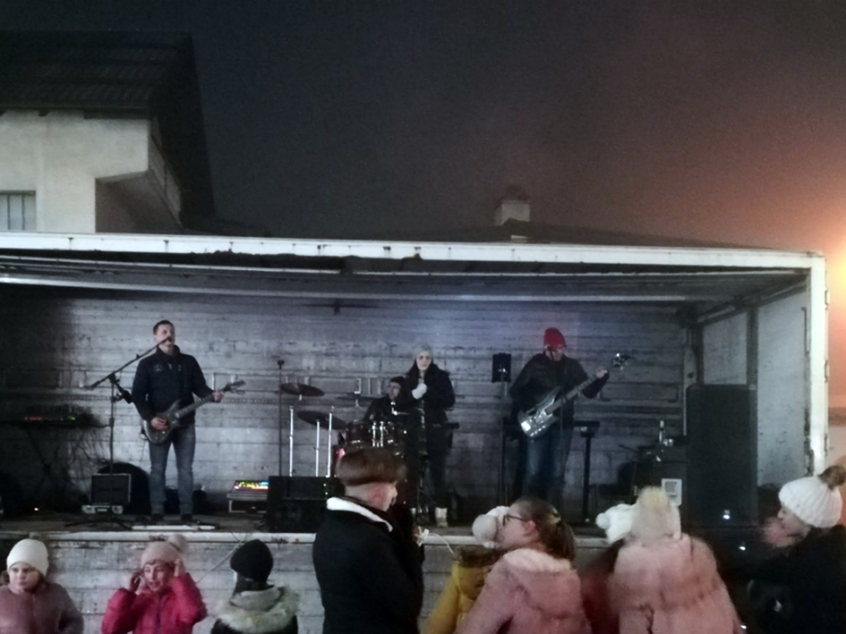 Božićni koncert u "Napretkovom" domu, "Afrodita band" na Trgu fra Grge Martića