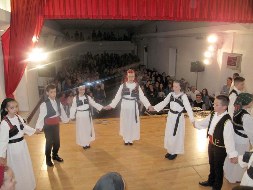 Večer igre i pjesme - nastup "Napretkovih" sekcija