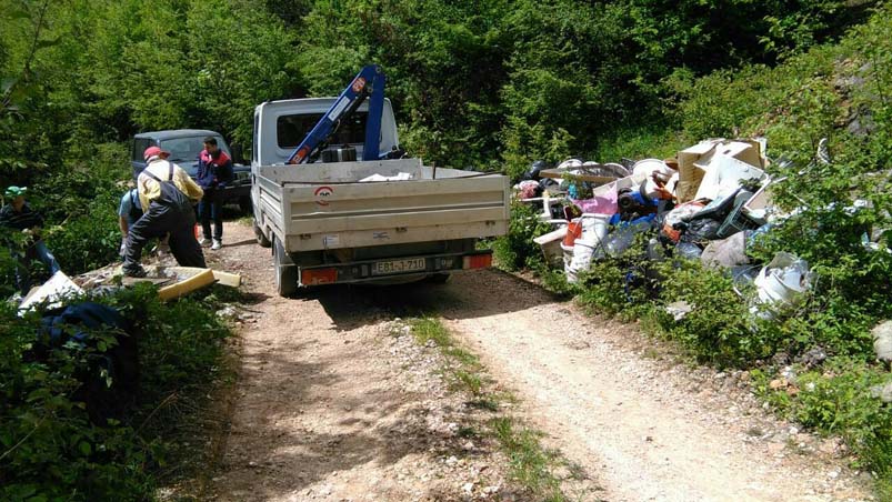 Počelo uklanjanje divljih deponija smeća