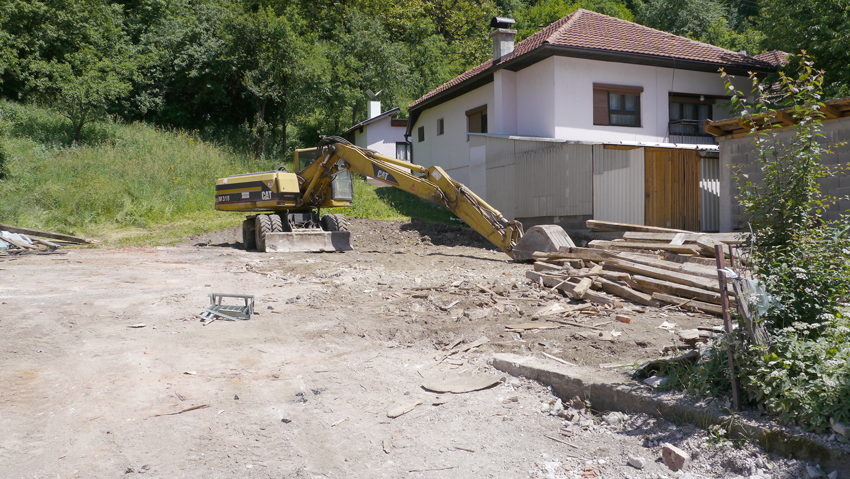 Srušena zgrada samoposluge