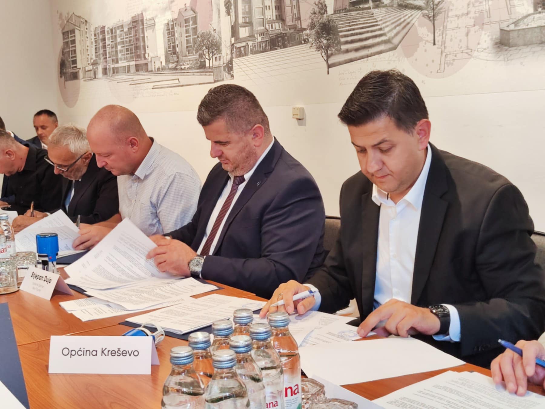Općina Kreševo osigurala sredstva za četiri značajna projekta. Načelnik Pejak potpisao Ugovore za projekte u vrijednosti od 320.000,00 KM!