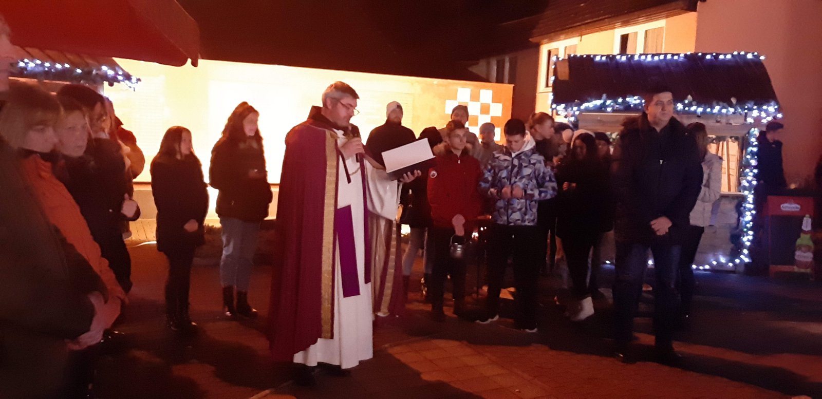 Zapaljena prva svijeća Adventa